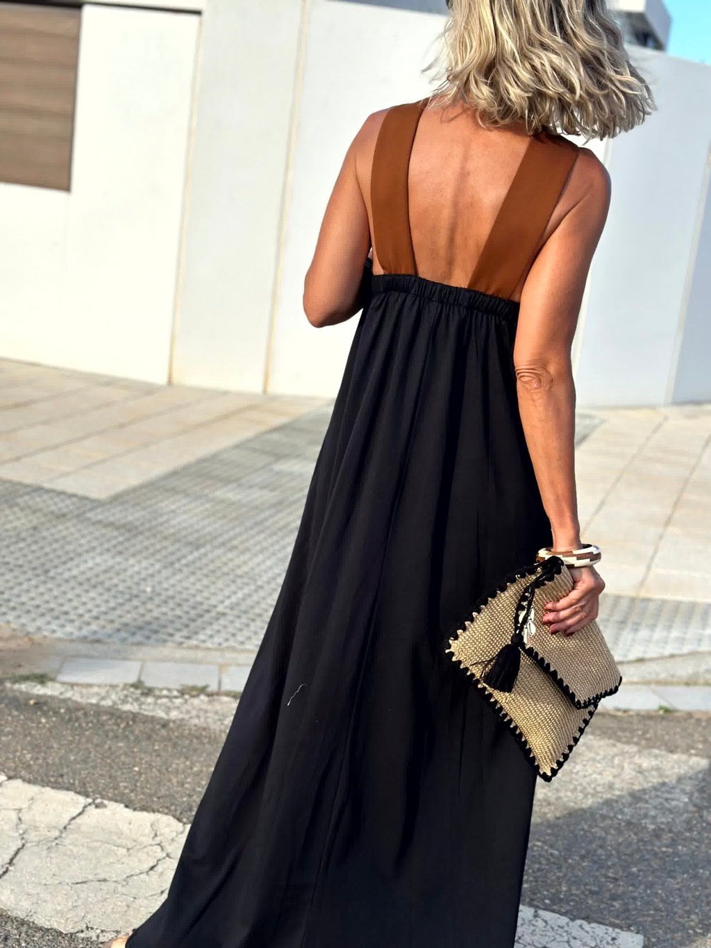 Sienna™ – Vestido Elegante con Espalda Descubierta y Escote Cruzado