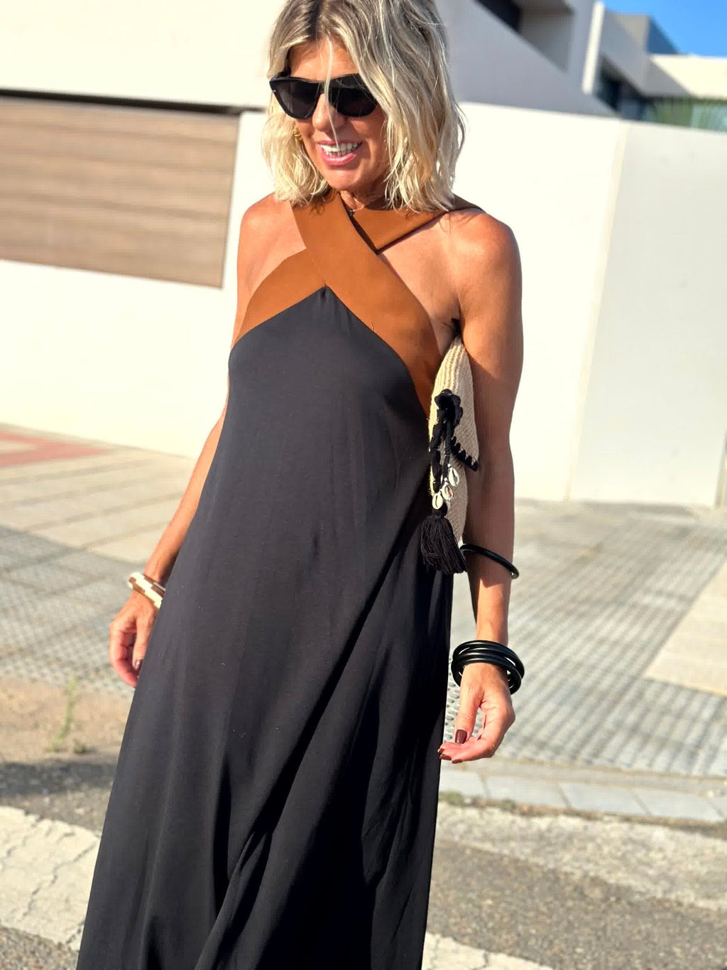 Sienna™ – Vestido Elegante con Espalda Descubierta y Escote Cruzado