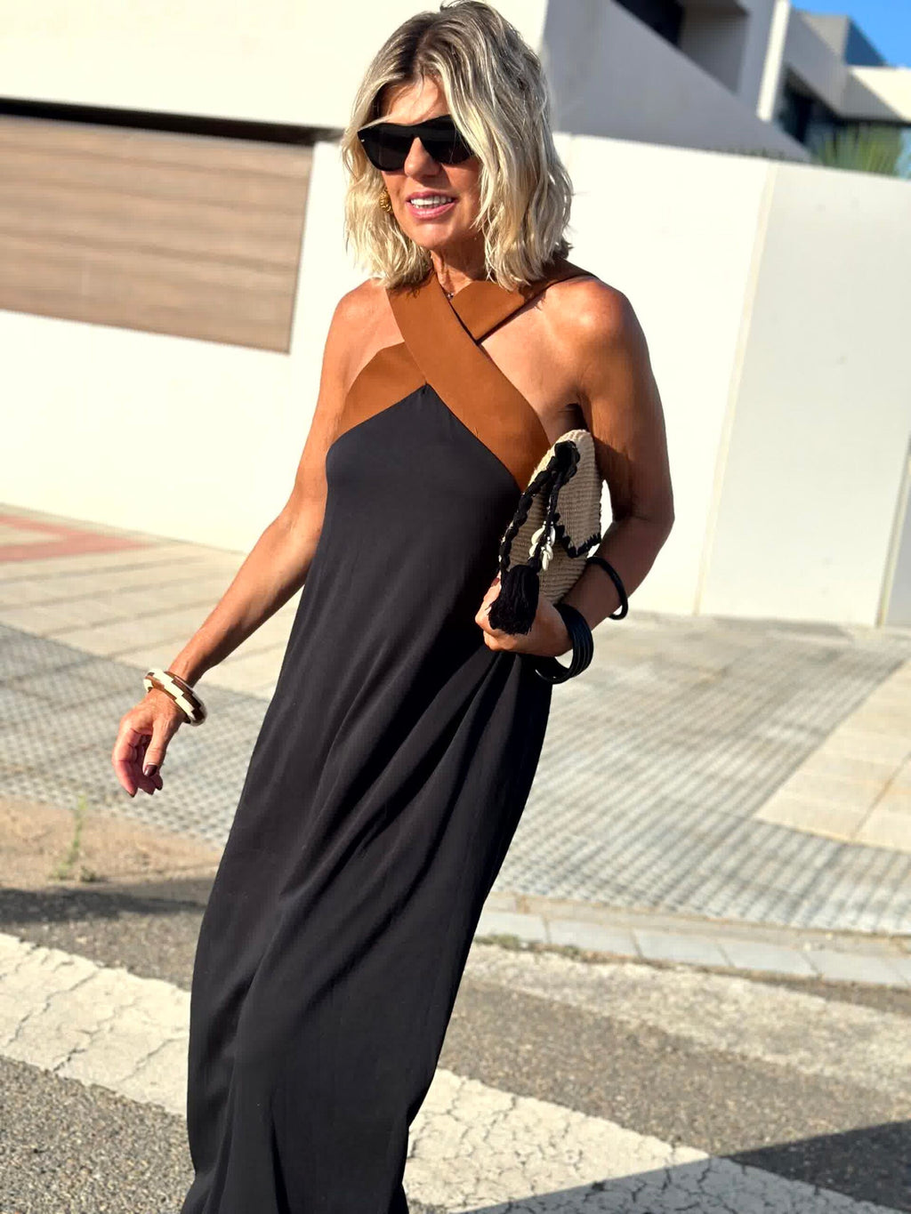 Sienna™ – Vestido Elegante con Espalda Descubierta y Escote Cruzado