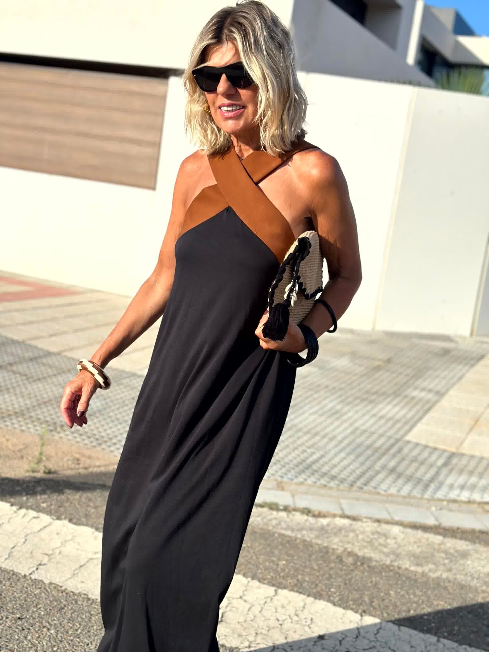 Sienna™ – Vestido Elegante con Espalda Descubierta y Escote Cruzado